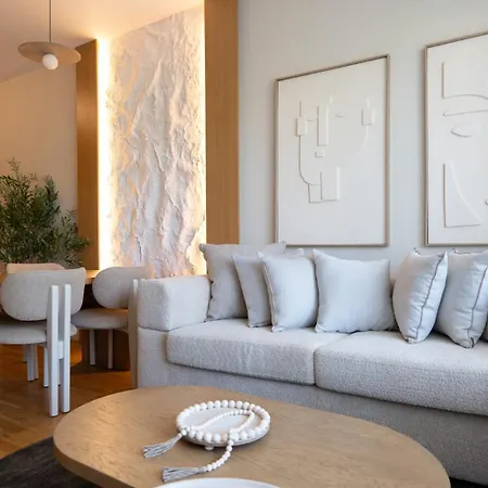 Sculptura Boutique - *