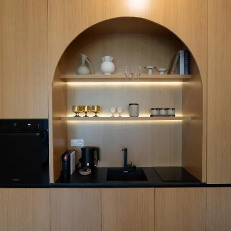 Sculptura Boutique - *